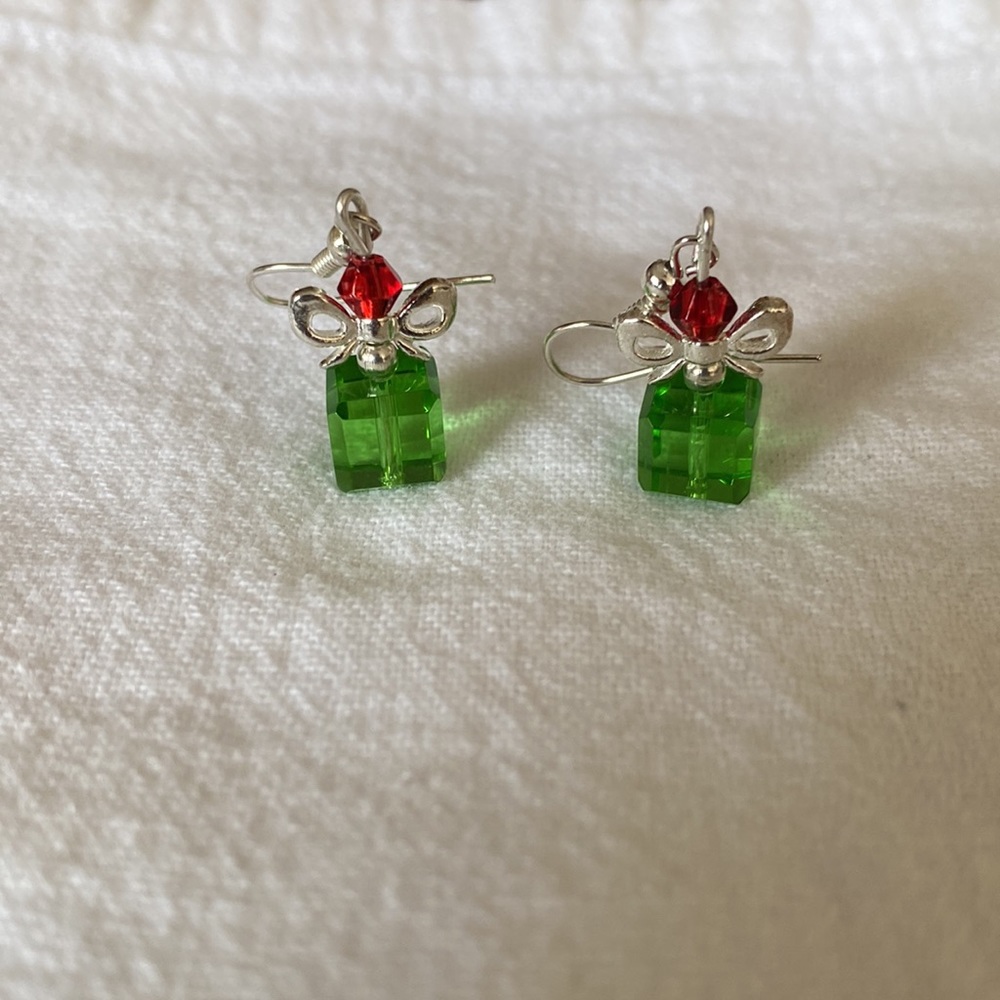 NEW Handmade Red, Green & Silver Christmas Gift Package Earrings - Picture 4 of 6